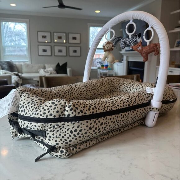 DockATot Deluxe+ Dock in Spots Print w/ Animal Toy Arch - Picture 1 of 6
